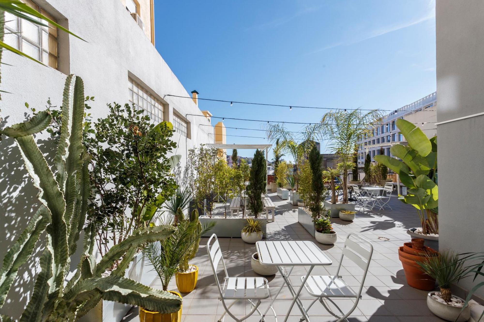 Gin O'Clock In Lisbon - By Misha'S Place 3A Exterior foto
